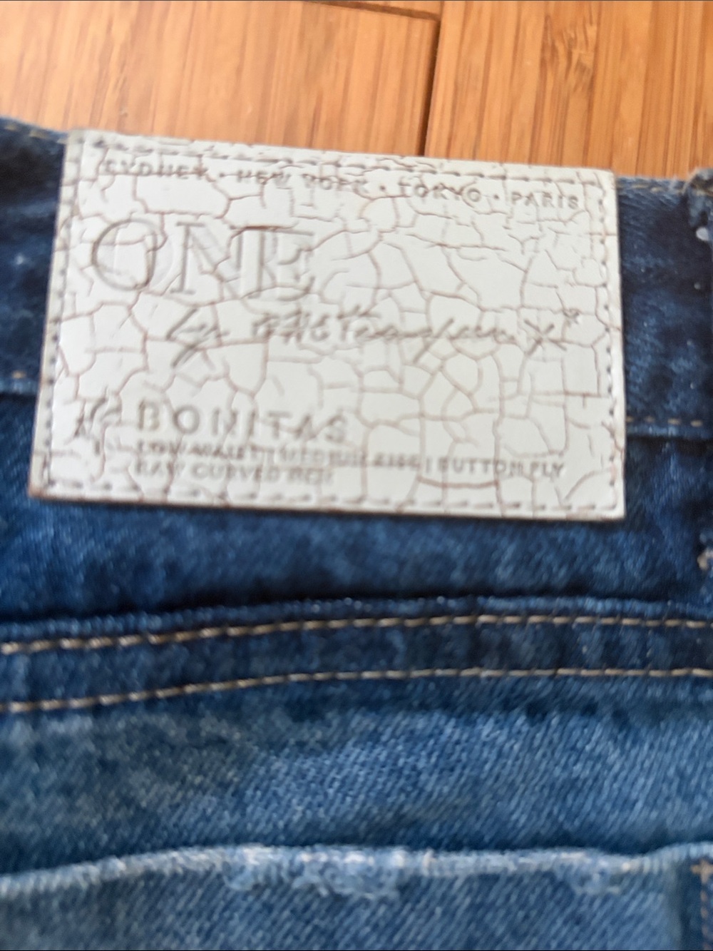 Frayed Hem Distressed Denim Shorts - Blue - Picture 3 of 4